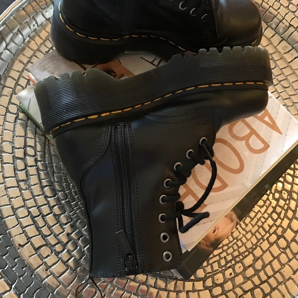 DR. MARTENS JADON PLATFORM BOOT BLACK - Picture 8 of 12